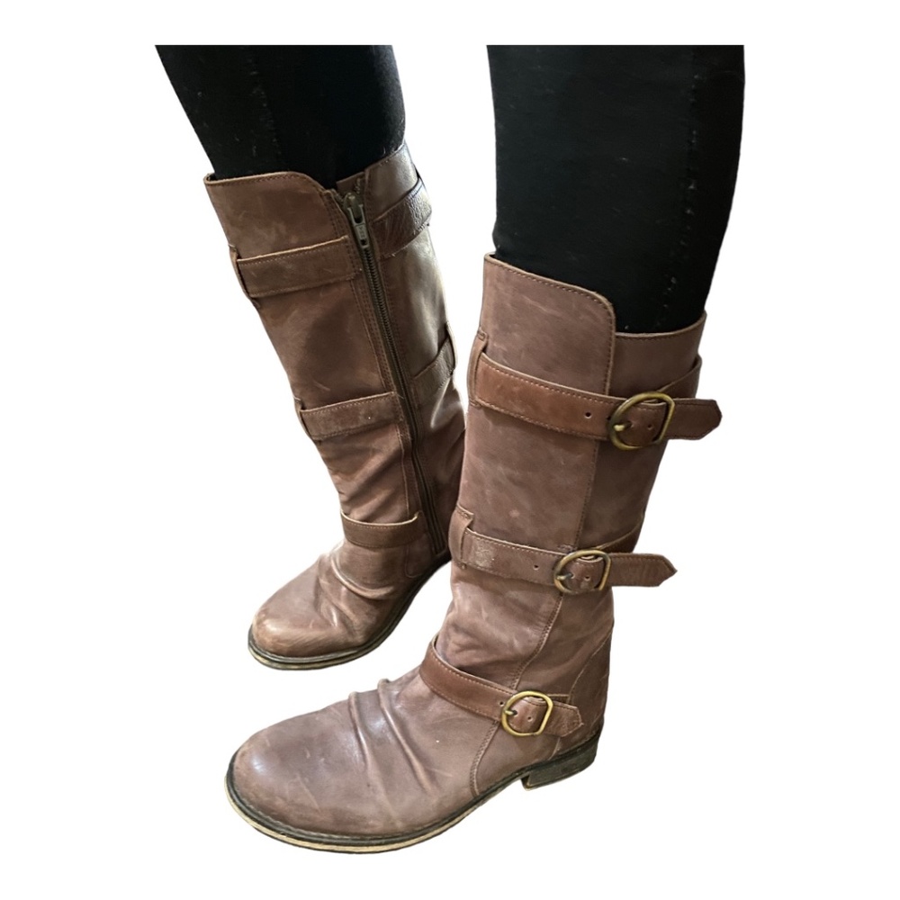 Leather distressed boots with buckles. Size 37